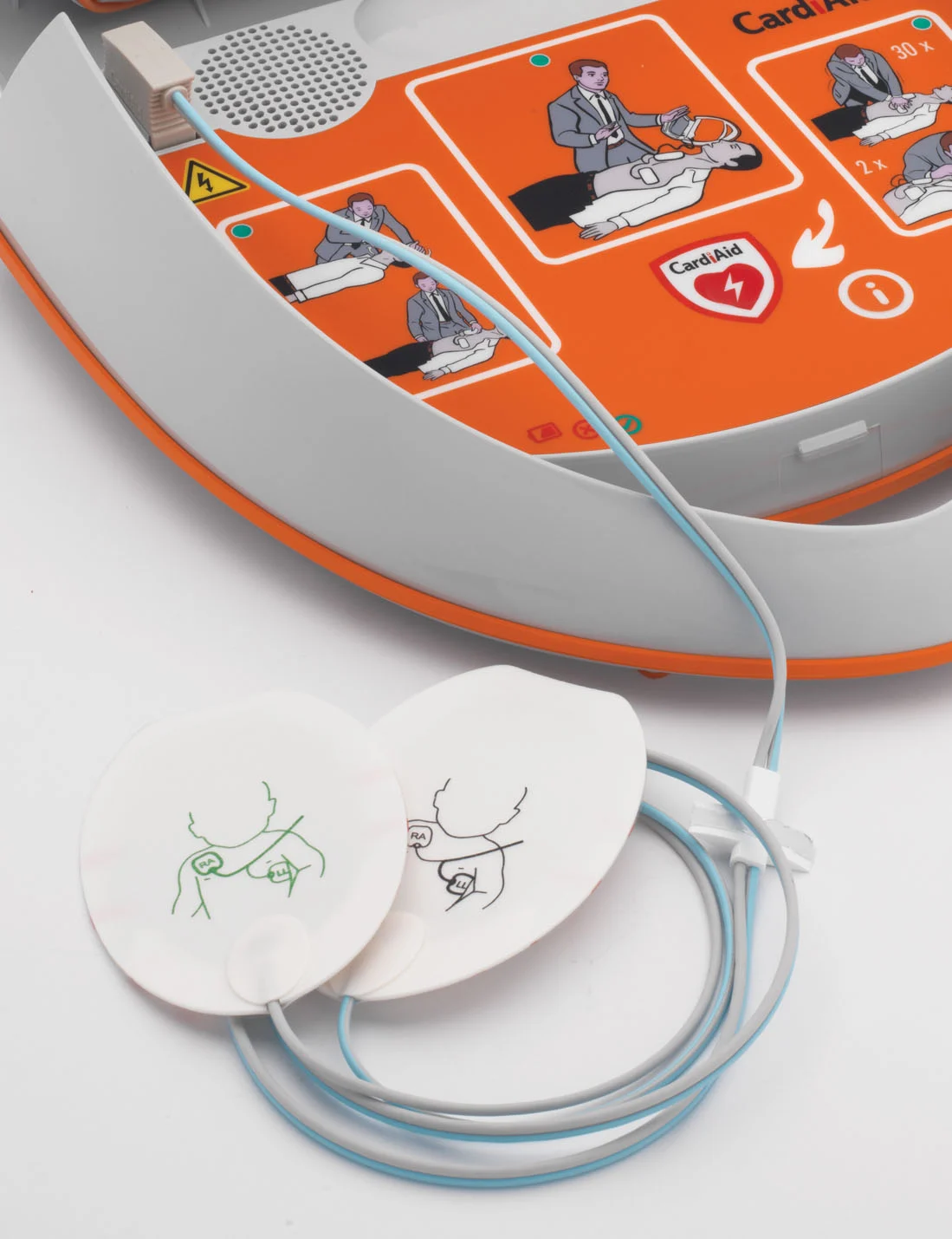 CARDIAID pusiau automatinis defibriliatorius su krepšiu bei pirmosios pagalbos rinkiniu, LT kalba N1