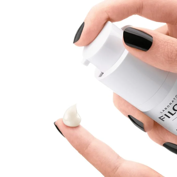 FILORGA paakių kremas į paburkimus ir patamsėjimus linkusiai akių srities odai OPTIM-EYES, 15 ml
