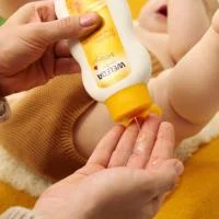 WELEDA vaikiškas bekvapis kūno aliejus su medetkų ekstraktu CALENDULA BABY 200 ml