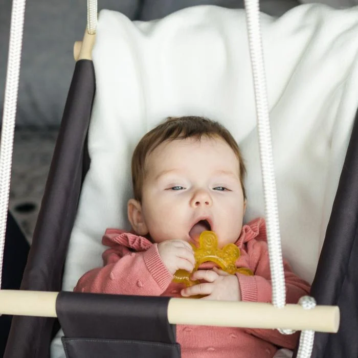 Baboo kramtukas su vėsinančiu vandens užpildu, 4+ mėn, Ratas, geltona