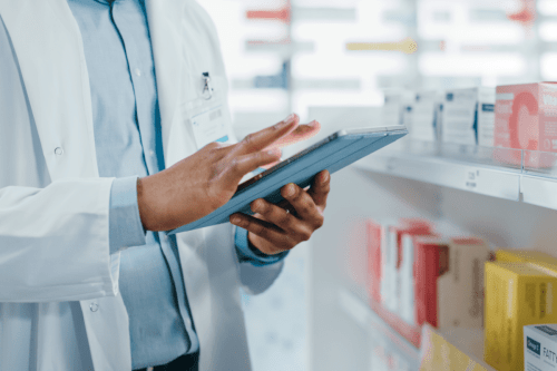 BENU vaistinių tinklo savininkė didina konkurencinį pranašumą: sustiprino lyderio poziciją Europos farmacijos sektoriuje