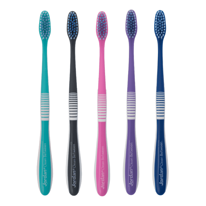 Jordan vidutinio minkštumo dantų šepetėlis Clean Between N1